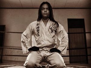 Potret Olahraga Hanata Rue, Sang Pendekar Pemetik Bunga di Wiro Sableng