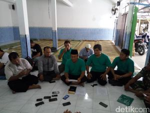Jalan Sehat Ahmad Dhani Bareng dengan Kirab Atlet Asian Games Jalan Sehat Ahmad Dhani Bareng dengan Kirab Atlet Asian Games