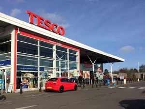 Pemerintah Inggris Tuding Pizza Hut dan Tesco Langgar Upah Minimum