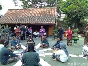 Di Makam Pendiri Mataram, Sajojo Doakan Jokowi Presiden Lagi