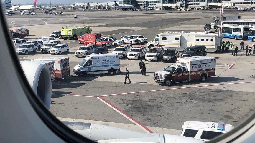 Heboh Penyakit Misterius di Pesawat, Tim Medis AS Turun Tangan Heboh Penyakit Misterius di Pesawat, Tim Medis AS Turun Tangan