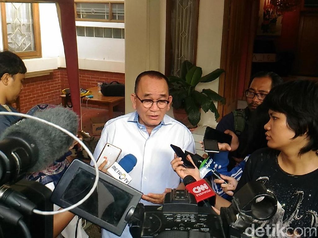Ruhut Sitompul: Roy Suryo Jangan Terlalu Nyinyir, Kembalikan Aset Ruhut Sitompul: Roy Suryo Jangan Terlalu Nyinyir, Kembalikan Aset