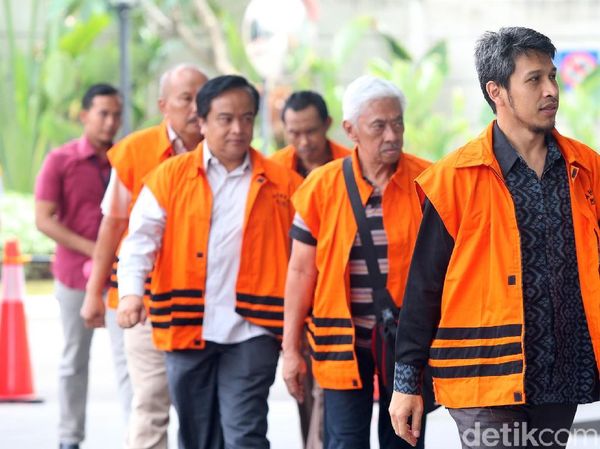 Tersangka Korupsi Berjamaah DPRD Kota Malang Digelandang ke KPK