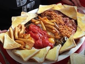 Wouw! Menu English Breakfast Ini Beratnya 4 Kilogram
