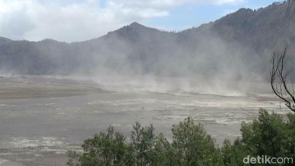 Foto: Badai Pasir di Bromo