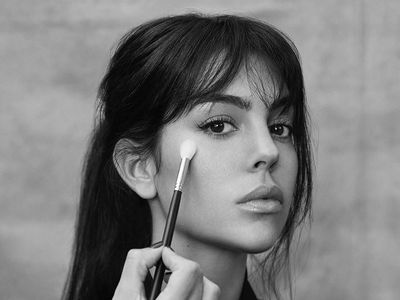 10 Potret Memesona Georgina Rodriguez, Model Seksi Pacar Cristiano Ronaldo