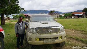 Potret Sopir yang Bikin Jalan Sendiri dan Cantiknya Pegaf