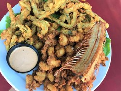 Mau Cicip? Ada Daging Ular Derik Goreng yang Renyah di Restoran Ini