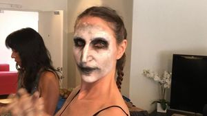 Transformasi Pemeran Utama Film The Nun, Dari Valak Hingga Sosok Aslinya