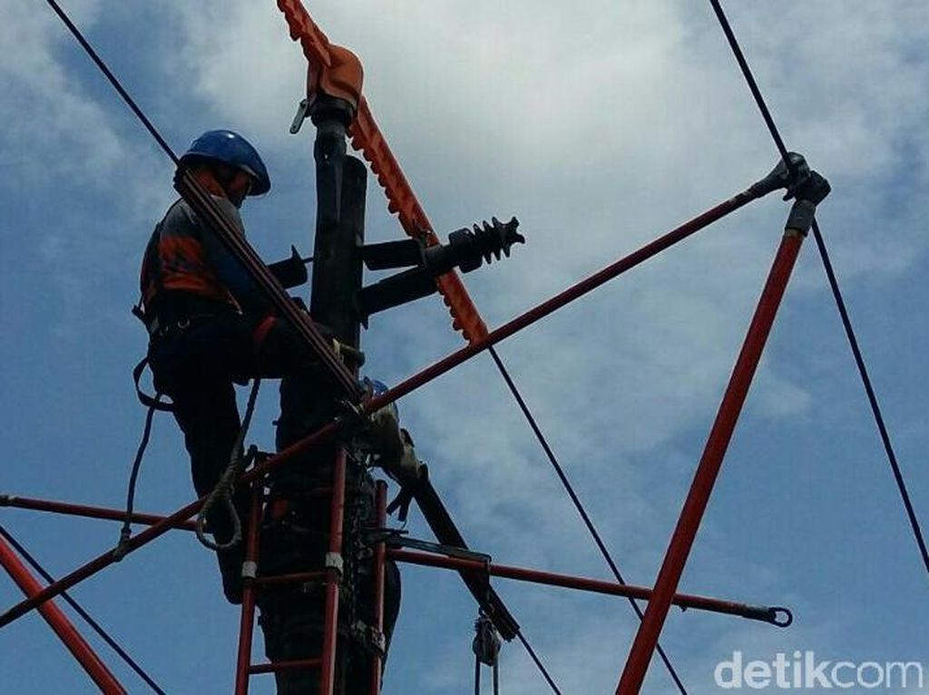 Penundaan Proyek Kelistrikan 15.200 MW Direvisi Jadi 4.600 MW Penundaan Proyek Kelistrikan 15.200 MW Direvisi Jadi 4.600 MW