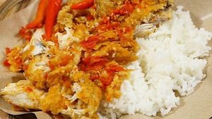 Huaah! 15 Tempat Makan Ini Punya Ayam Geprek Super Pedas