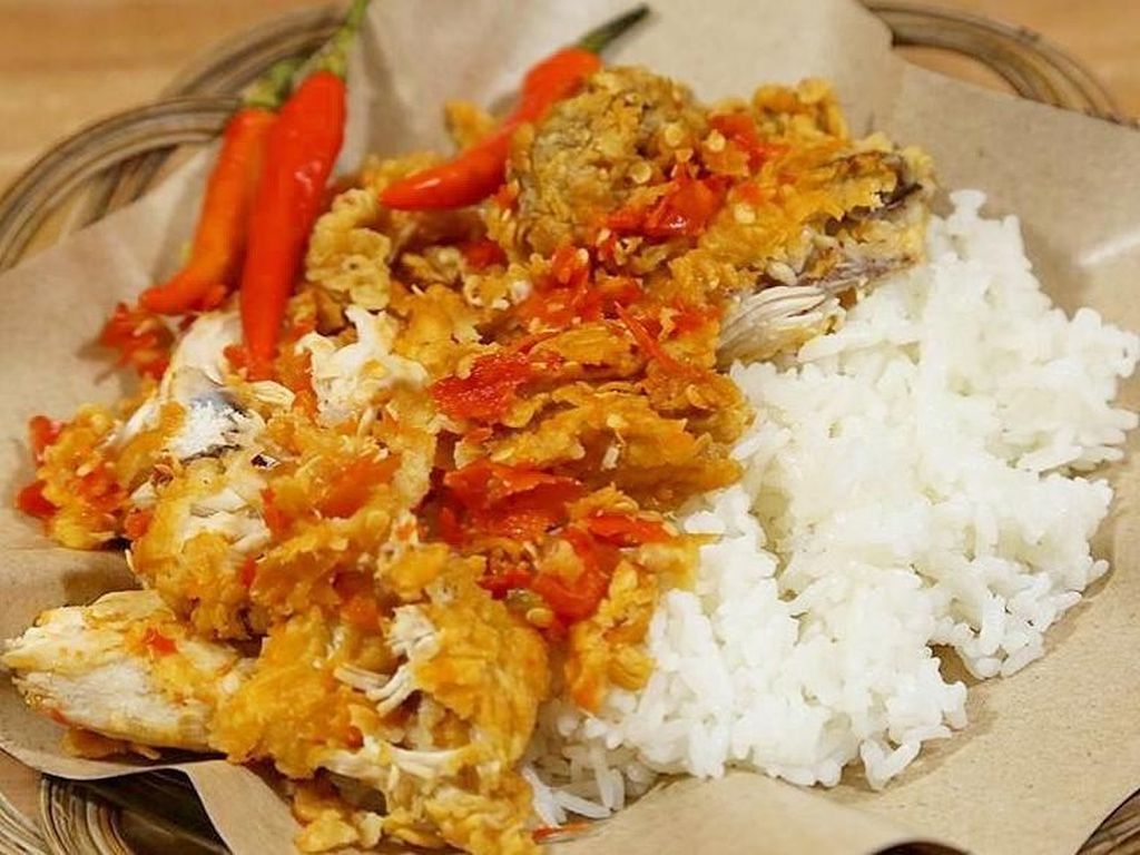 Huaah! 15 Tempat Makan Ini Punya Ayam Geprek Super Pedas