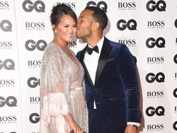 Reaksi Nakal Chrissy Teigen saat John Legend Jadi Pria Terseksi 2019