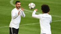 Ilkay Guendogan juga masuk skuat. Bersama Oezil, Guendogan terseret kontroversi karena pertemuannya dengan Presiden Turki Recep Tayyip Erdogan, tokoh politik yang tidak disukai masyarakat Jerman pada Mei silam. (Foto: Andreas Gebert/Reuters)