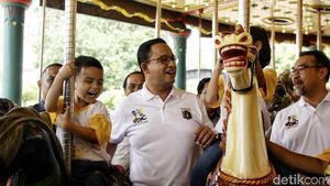 Momen Saat Anies Baswedan Bermain Komidi Putar Bersama Anak-anak