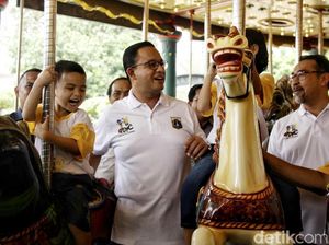 Momen Saat Anies Baswedan Bermain Komidi Putar Bersama Anak-anak