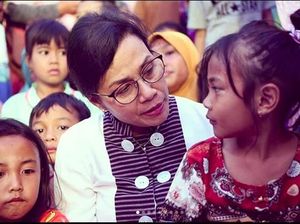 Sri Mulyani dan Anak-anak dalam Satu Bingkai Foto