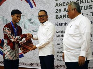 Delegasi ASEAN Skills Competition 2018 Terima Penghargaan dari Menaker