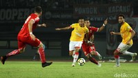 Selangor FA menggempur pertahanan Persija. Meski bermain dengan 10 pemain, Selangor FA dapat mencetak gol keduanya lewat Rufino Segovia.