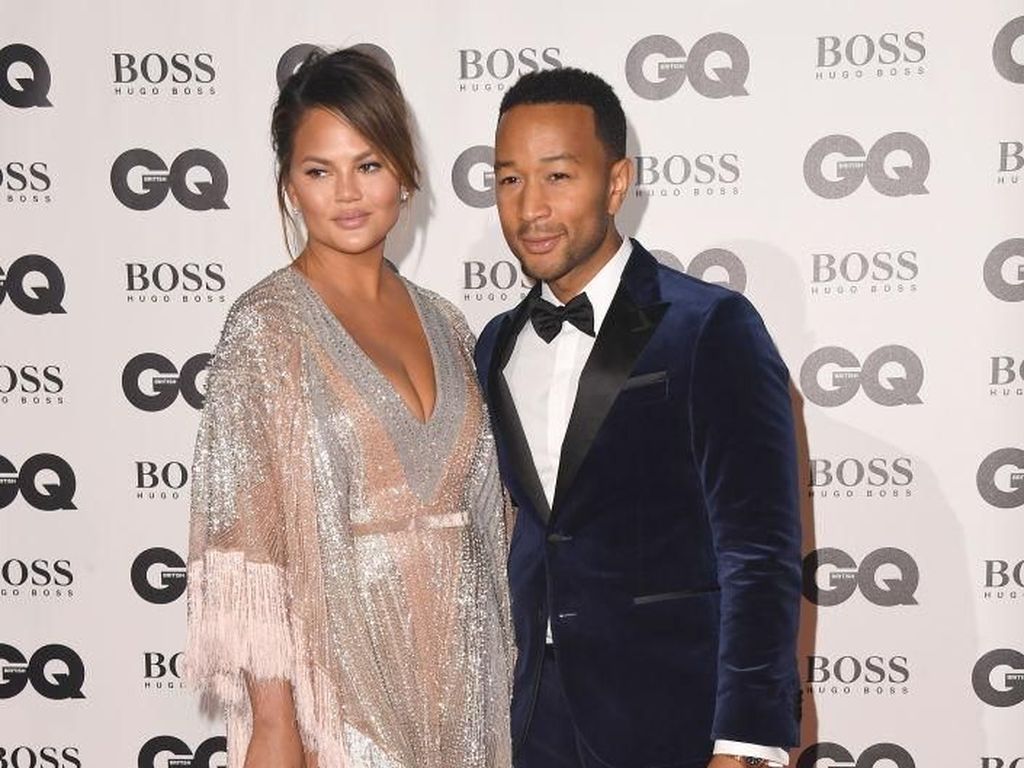 Terungkap! Ini Alasan John Legend dan Chrissy Teigen Tak Pernah Masak Bersama Terungkap! Ini Alasan John Legend dan Chrissy Teigen Tak Pernah Masak Bersama