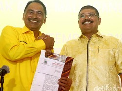 Golkar Serahkan SK Plt Ketua DPD DKI ke Rizal Mallarangeng