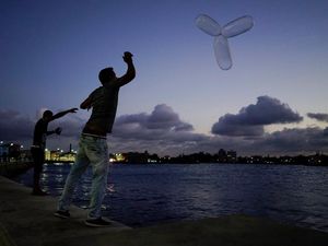 Yang Unik di Havana, Kondom Jadi Benda Multifungsi