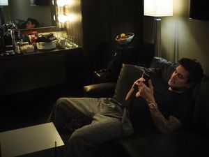 Pose Tampan John Mayer, yang Hobi Makan Cake dan Burger