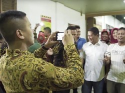 Cerita Jokowi Minta Dipotret Ulang Bareng Warga karena Foto Blur