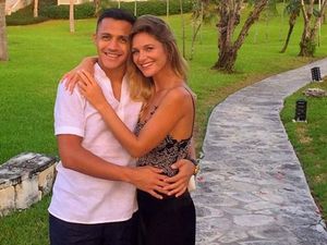 Lewat Posting Mellow, Alexis Sanchez Umumkan Putus dari Pacar Lewat Posting Mellow, Alexis Sanchez Umumkan Putus dari Pacar