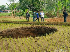 Bisik-bisik Warga Sukabumi soal Gua Coblong di Lubang Misterius Bisik-bisik Warga Sukabumi soal Gua Coblong di Lubang Misterius
