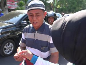 Lagi Merokok, Malah Dapat Nasi Bungkus dari Ibu-ibu Puskesmas