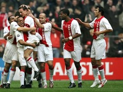 Setelah itu, Sneijder jadi nyawa permainan Ajax Amsterdam di lini tengah. Sneijder memberikan tiga gelar untuk Ajax termasuk juara Liga Belanda pada 2002/2003. (AFP PHOTO / ANP - OLAF KRAAK)