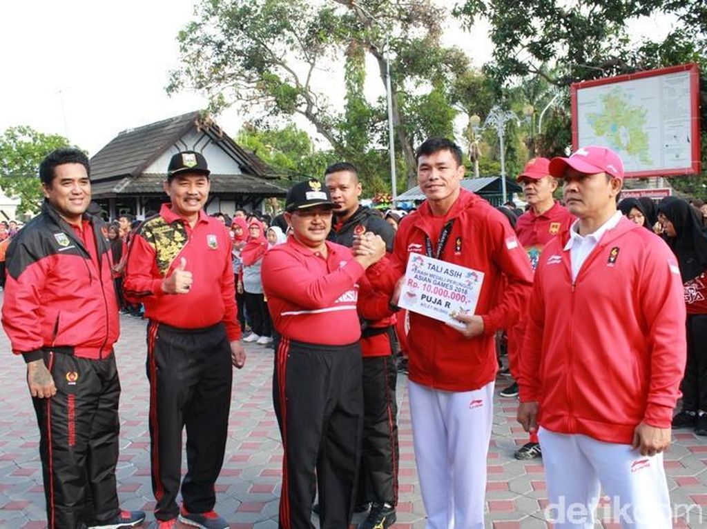 Dua Atlet Wushu Asal Semarang Diarak dan Diberi Bonus Dua Atlet Wushu Asal Semarang Diarak dan Diberi Bonus