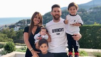 Messi dan Rocuzzo saat ini punya tiga putra, mereka adalah Thiago, Mateo, dan yang paling kecil, Ciro. Ciro baru lahir pada Maret 2018 lalu. (Foto: Instagram @antoroccuzzo88)