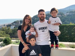 Messi dan Rocuzzo saat ini punya tiga putra, mereka adalah Thiago, Mateo, dan yang paling kecil, Ciro. Ciro baru lahir pada Maret 2018 lalu. (Foto: Instagram @antoroccuzzo88)
