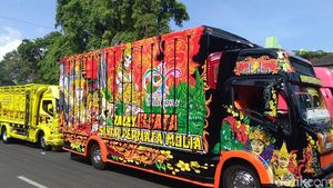 Puluhan Truk Cakep Mejeng di Jalanan Yogyakarta