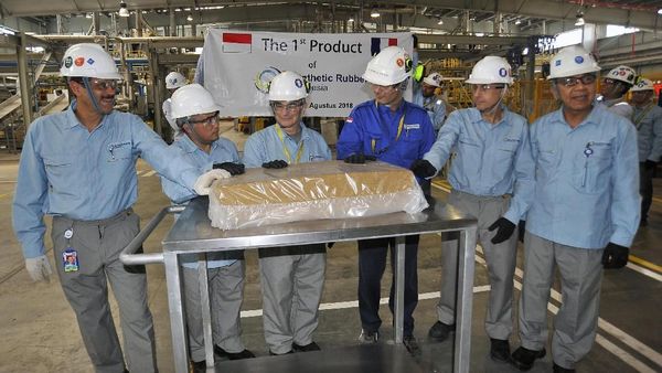 Produksi Pertama Karet Sintetis