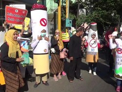 Razia Perokok di Probolinggo, Diganti Pakai Nasi Bungkus