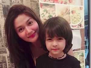 Keibuan Banget! Foto Hilda Vitria Bersama Anak-anak