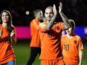 Simpang Siur Kabar Sneijder Pensiun