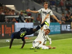 Laga juga berlangsung cukup ketat. Kengototan Jerman mampu menyulitkan Prancis. (Foto: Michael Dalder/Reuters)