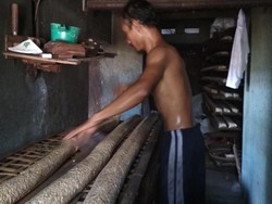 Rupiah Loyo, Pendapatan Produsen Tempe di Cirebon Turun