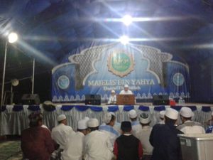 Ikut Pengajian, Kartika Putri Gendong Anak Habib Usman