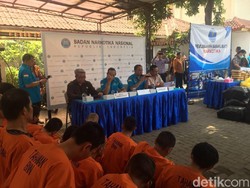 BNN Musnahkan 201 Kg Ganja dan Puluhan Liter Bahan Baku Narkotika