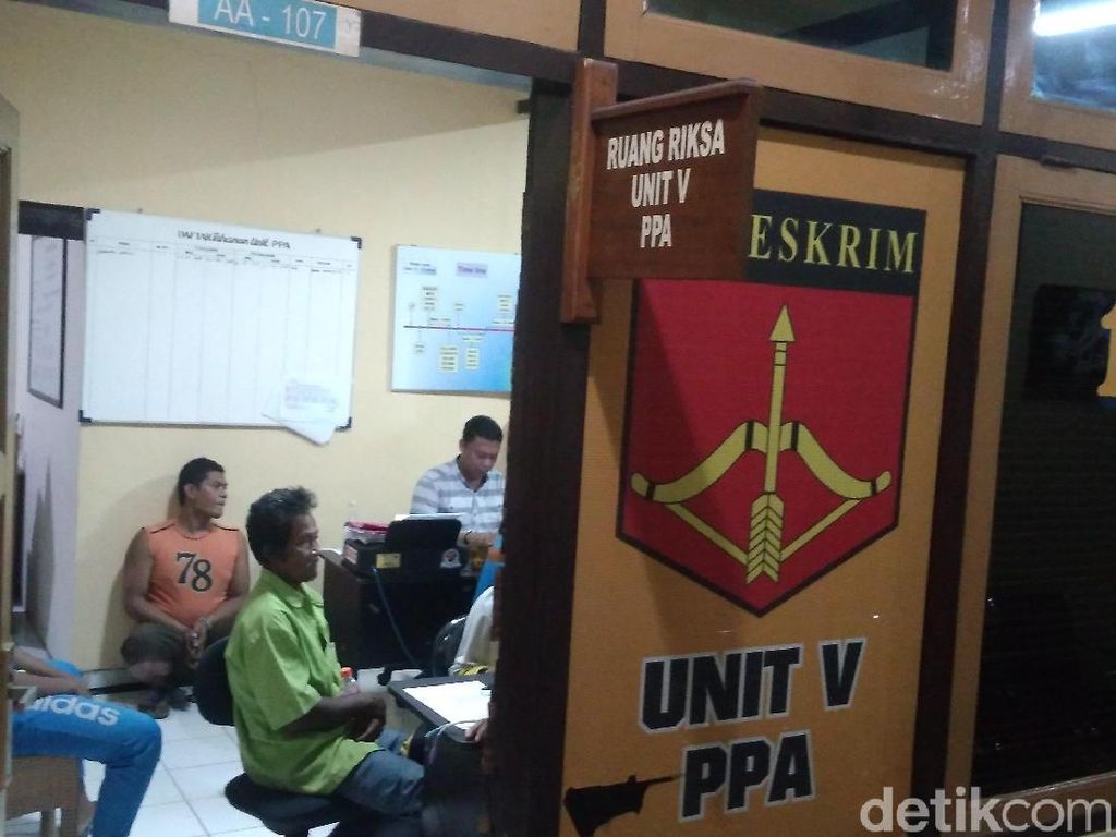 Belasan Ortu di Cirebon Laporkan Guru yang Diduga Aniaya Murid Belasan Ortu di Cirebon Laporkan Guru yang Diduga Aniaya Murid