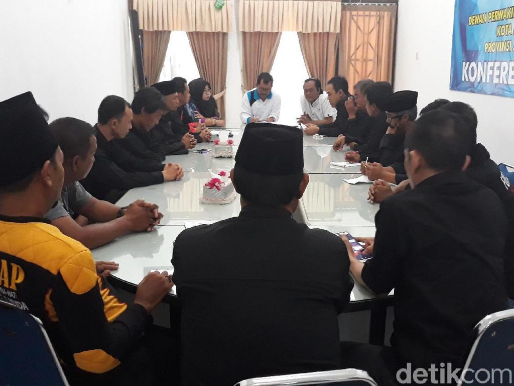 Dilarang Rayakan Suran Agung, Pendekar di Madiun Datangi Kantor Dewan Dilarang Rayakan Suran Agung, Pendekar di Madiun Datangi Kantor Dewan