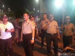 Tawuran Suporter Bola dan Warga Pecah di Kolong Tol Petukangan