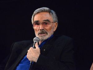 Burt Reynolds Meninggal Dunia, Kartika Putri Gendong Anak Habib Usman Burt Reynolds Meninggal Dunia, Kartika Putri Gendong Anak Habib Usman