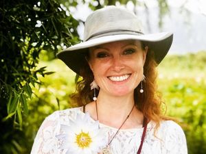 Seperti Calon Istri Ahok, Istri Politikus Ini Juga Beda 31 Tahun dari Suami