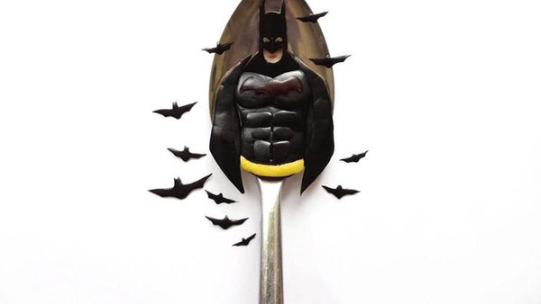 Keren! 10 Seni di Atas Sendok Ini Tampilkan Sosok Batman hingga Mr. Bean